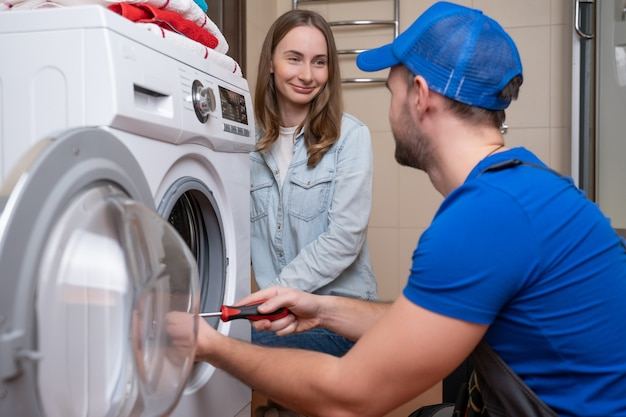 Riparazione lavatrice Pavia con cliente - Punto Riparazioni a domicilio